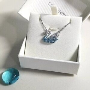 Authentic Swarovski Iconic Swan Pendant Necklace Silver Tone Rhodium Plated Box